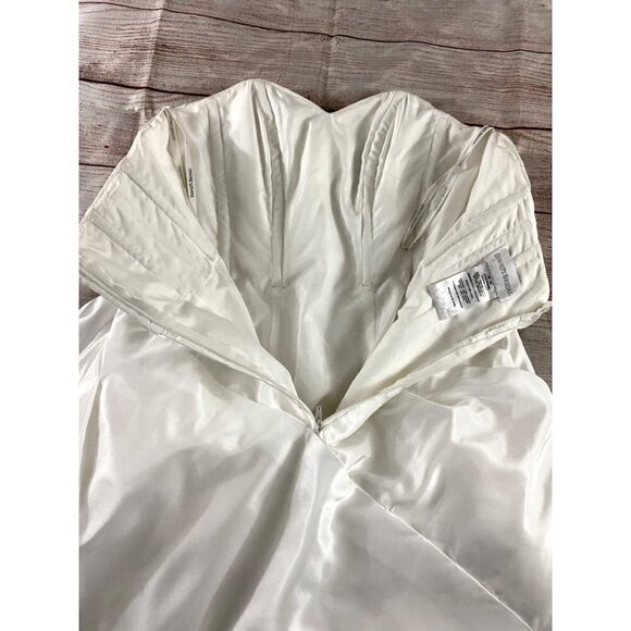 David's Bridal Women's Taffeta A Line Wedding Dress W/Sweetheart Neck - 14W - Picture 11 of 15